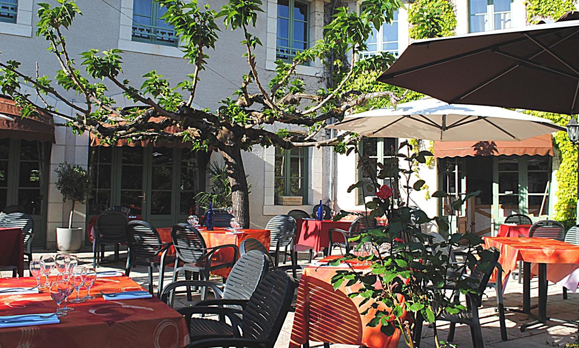 Logis Hostellerie Du Perigord Vert Brantôme Esterno foto